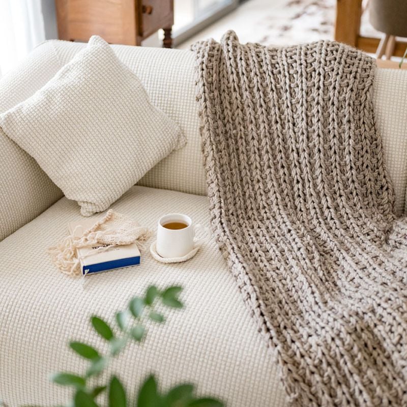 10 Free Chunky Knit Blanket Patterns That Work Up Fast featured image