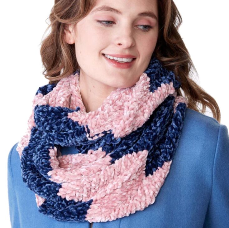 Bernat Knit Chevron Cowl BY Yarnspirations