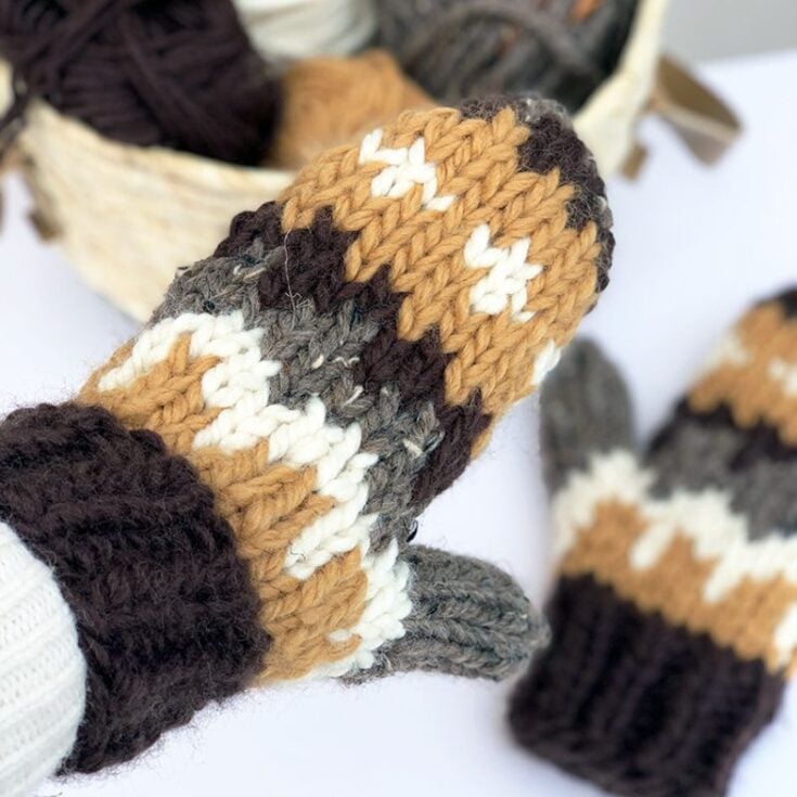Bernie Sanders mittens pattern feat image