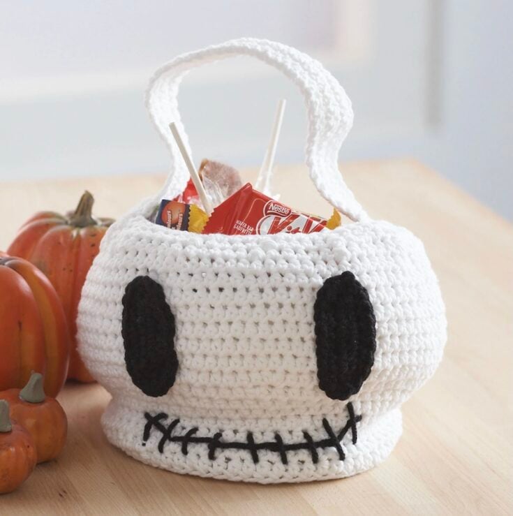 Bone Appetreat Crochet Skull Trick-or-Treat Bag by Yarnspirations