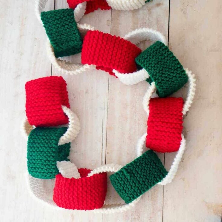 Christmas-Chain-Garland-Knitting-Pattern