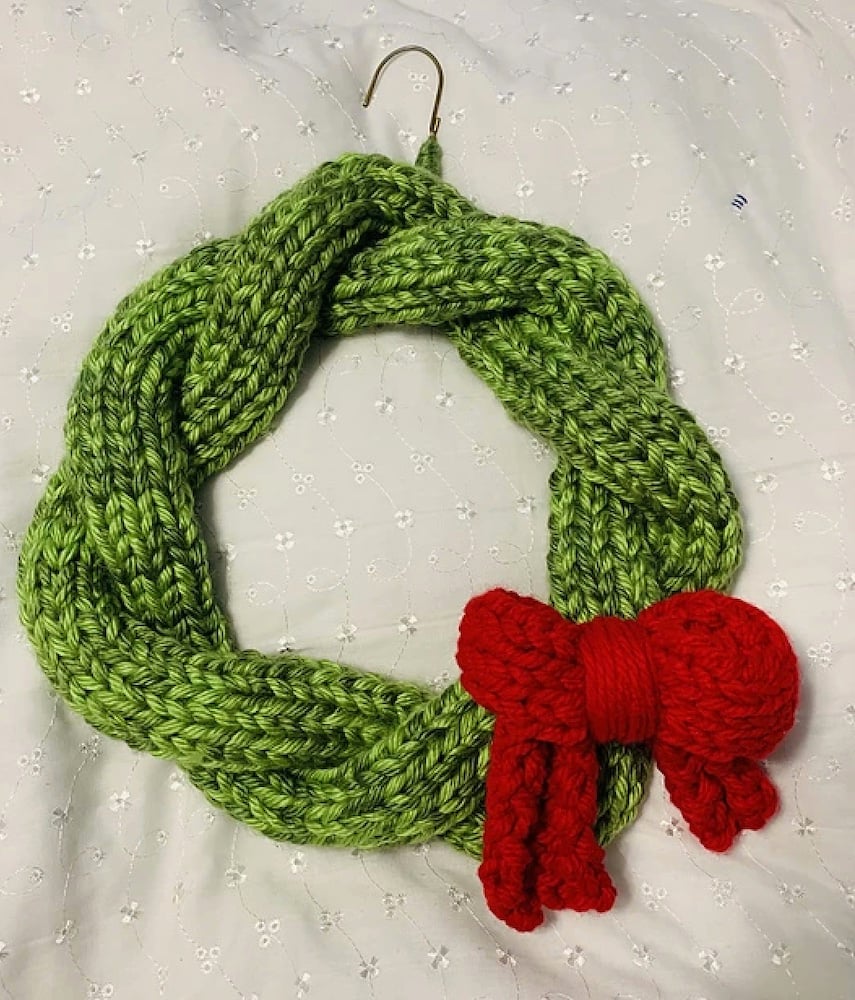 13 Easy Knitted Wreaths For The Holidays! - Handy Little Me