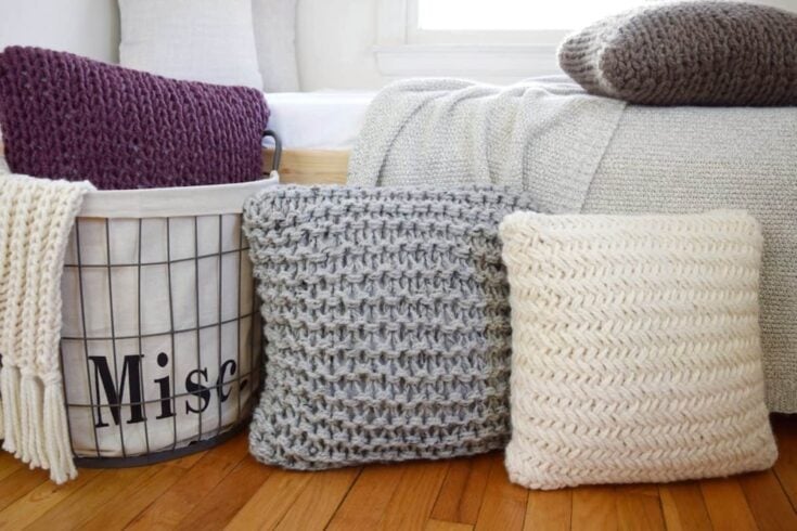 Chunky Throw Pillow Set &ndash; Free Pattern by Knifty Knitting