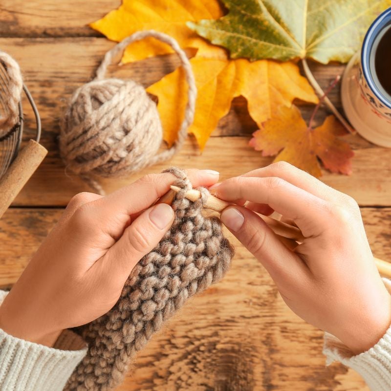 Continental vs English knitting feat image