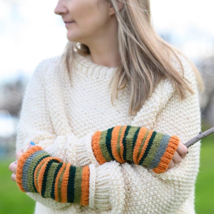 Coraline wrist warmers feat image