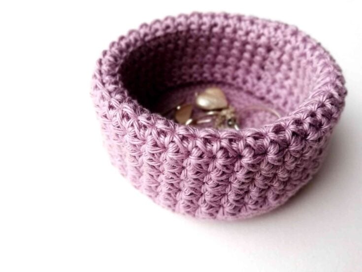 Crochet Basket Daisy by Nordic Hook