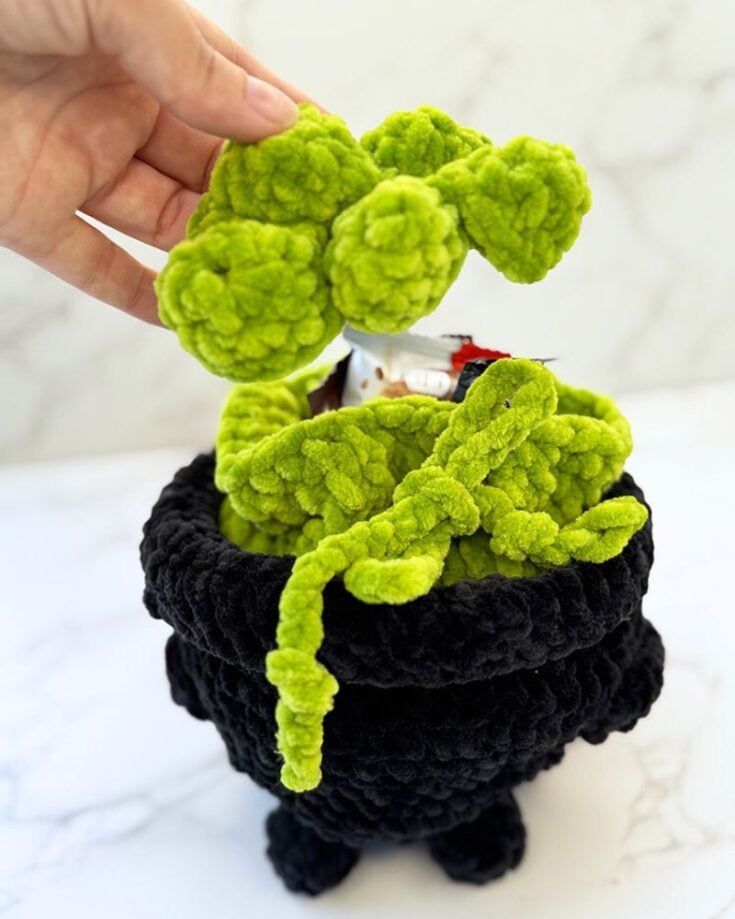 Crochet cauldron for Halloween