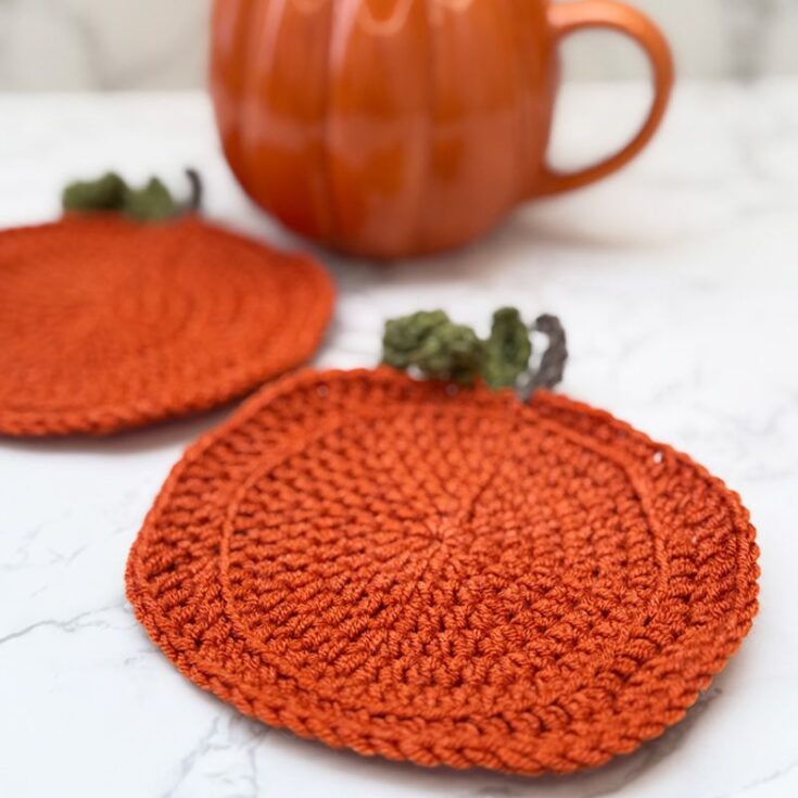Crochet pumpkin coaster feat image