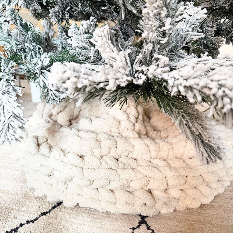 Crochet tree skirt feat image 3