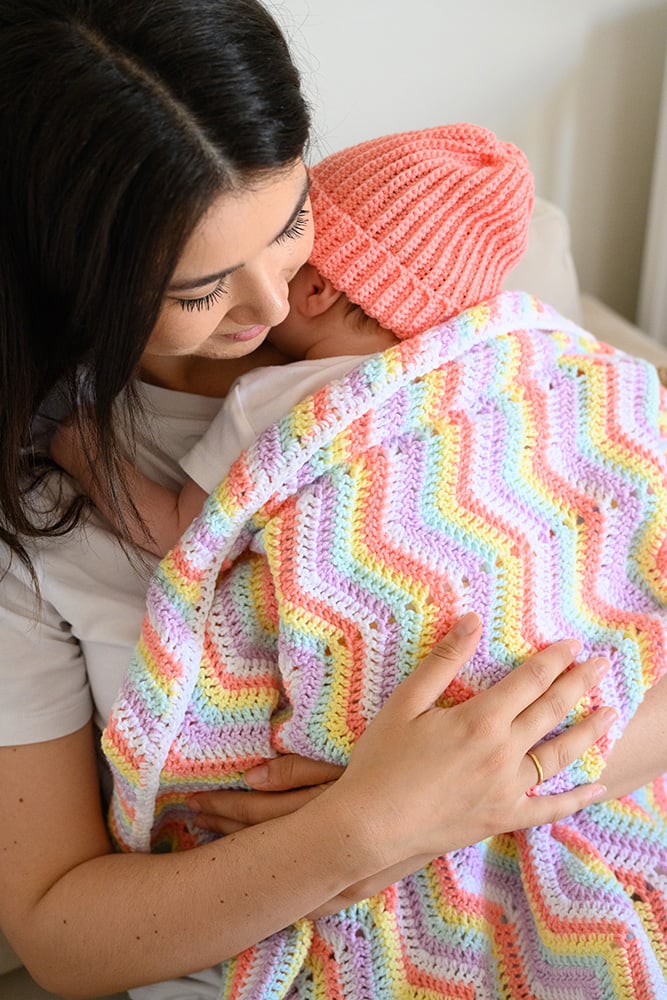 Easy double crochet chevron baby blanket