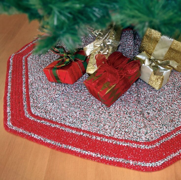 Free Bernat Crochet Tree Skirt Pattern by Yarnspirations