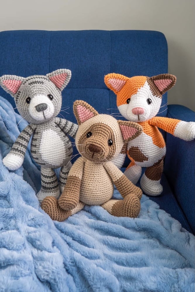 Free Cat Crochet Pattern – Calico, Tabby & Siamese by Jess Huff