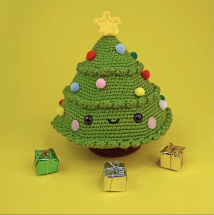 Free Christmas Tree Ami by Furls Crochet
