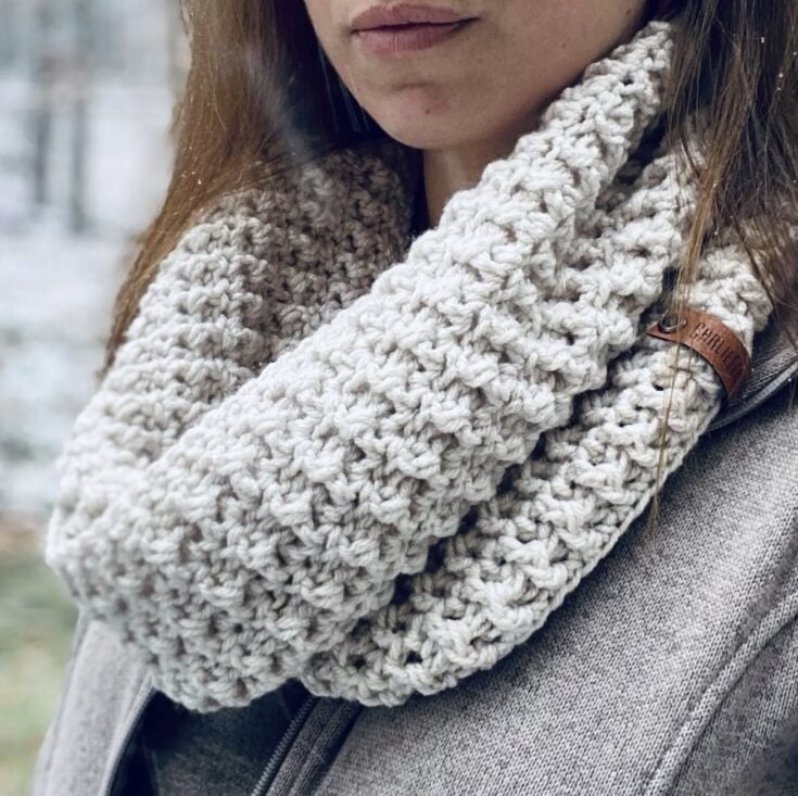 Free Crochet Cowl Pattern – Mobius Dream Cowl by Carlie Flo