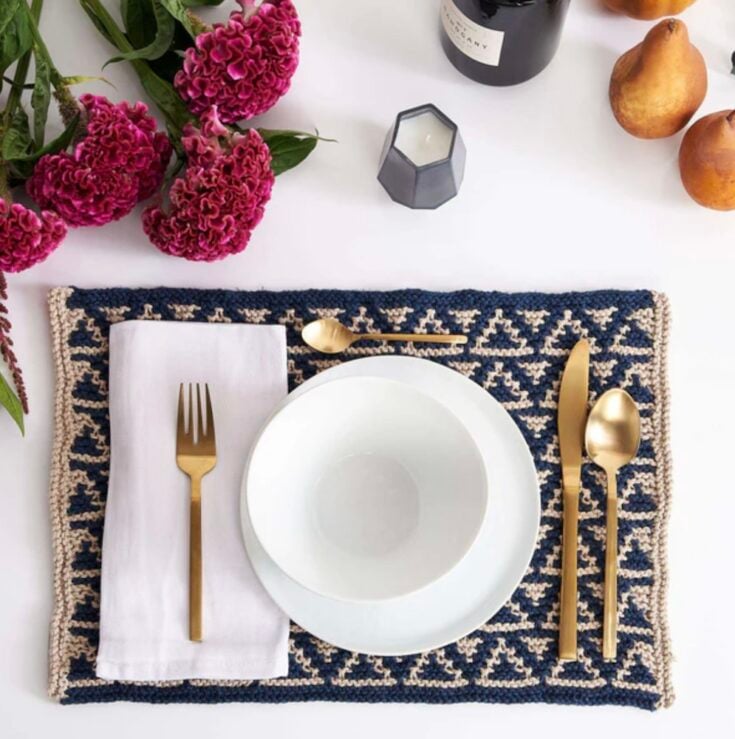 Free Lily Mosaic Knit Placemat Pattern by Yarnspirations