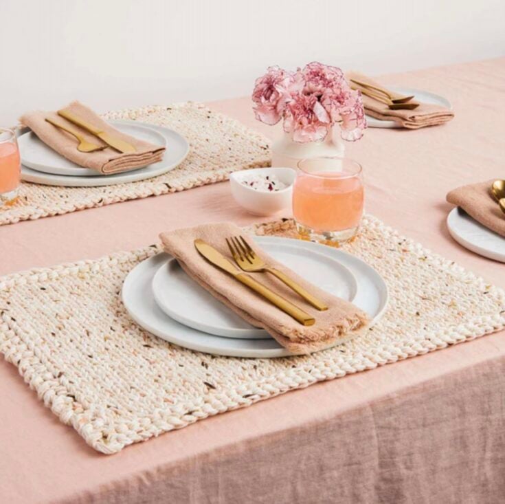 Free Lily Sugar'n Cream All Charged Up Chunky Knit Placemats Pattern by Yarnspirations
