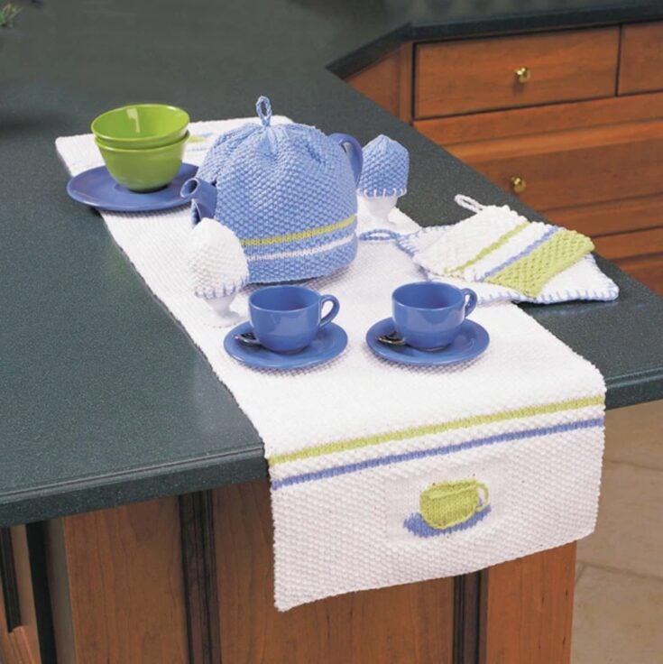 Free Lily Sugar'n Cream Table Runner Pattern by Yarnspirations