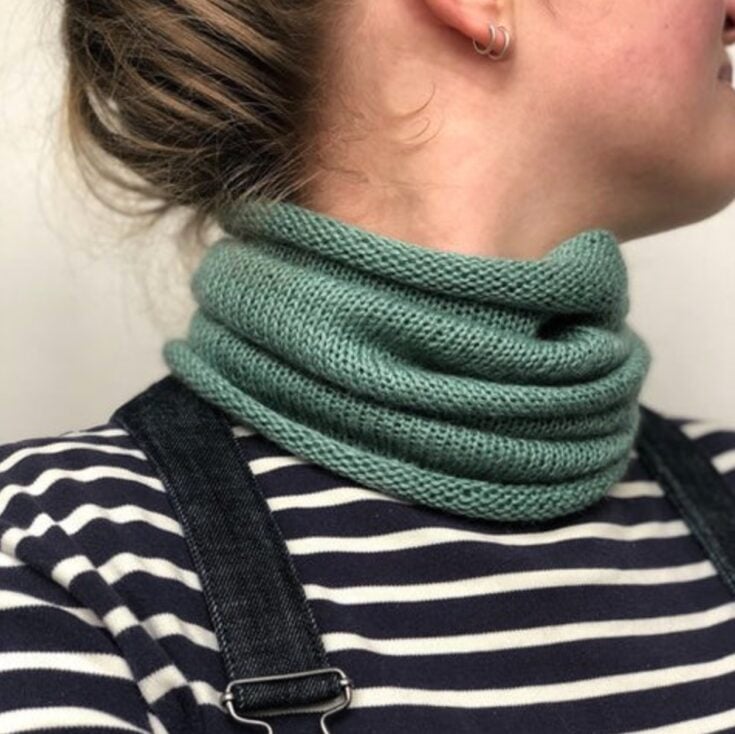 Free Pattern: Hundred Stitch Snood by No Frills Knitting
