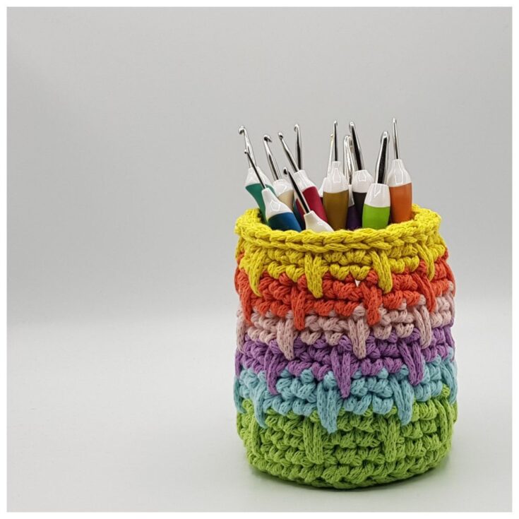 Free Pencil Holder Crochet Pattern with Spiral Effect by Rito