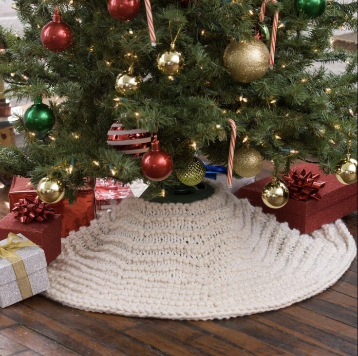 Free Red Heart Knit Winter Wonderland Tree Skirt Pattern by Yarnspirations
