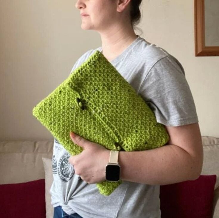Free Stylish Tunisian Crochet Book Sleeve Bag Pattern by Blue Star Crochet