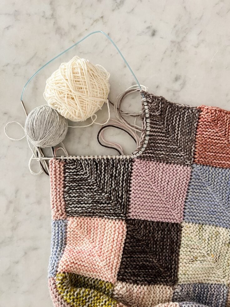 How To Knit A Mitered Square Blanket &ndash; Free Tutorial by A Bee In The Bonnet