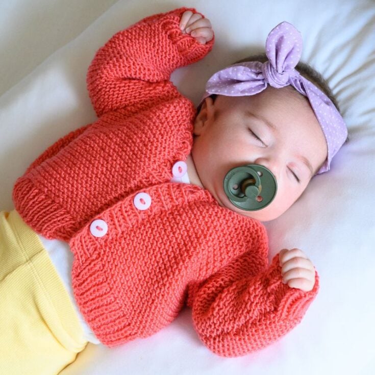 Knitted baby cardigan feat image