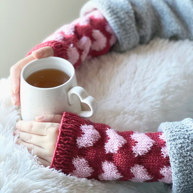 Knitted hearts feat image