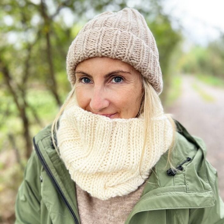 Knitted neck warmer feat image