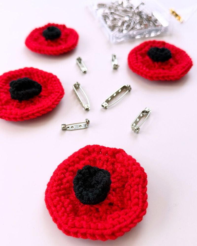 Knitted poppy with badge pins