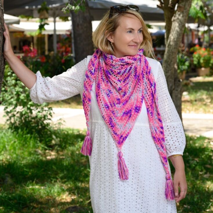Love crochet triangle shawl feat image