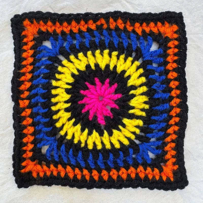 Pop art crochet granny square pattern feat image