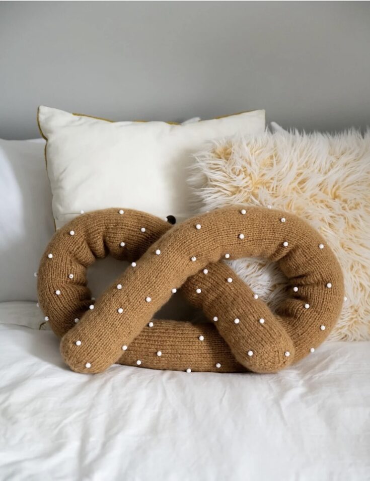 Pretzel Pillow by Lion Brand Yarns