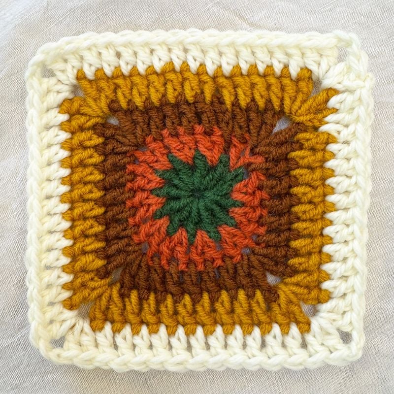 Retro bloom granny square crochet pattern feat image