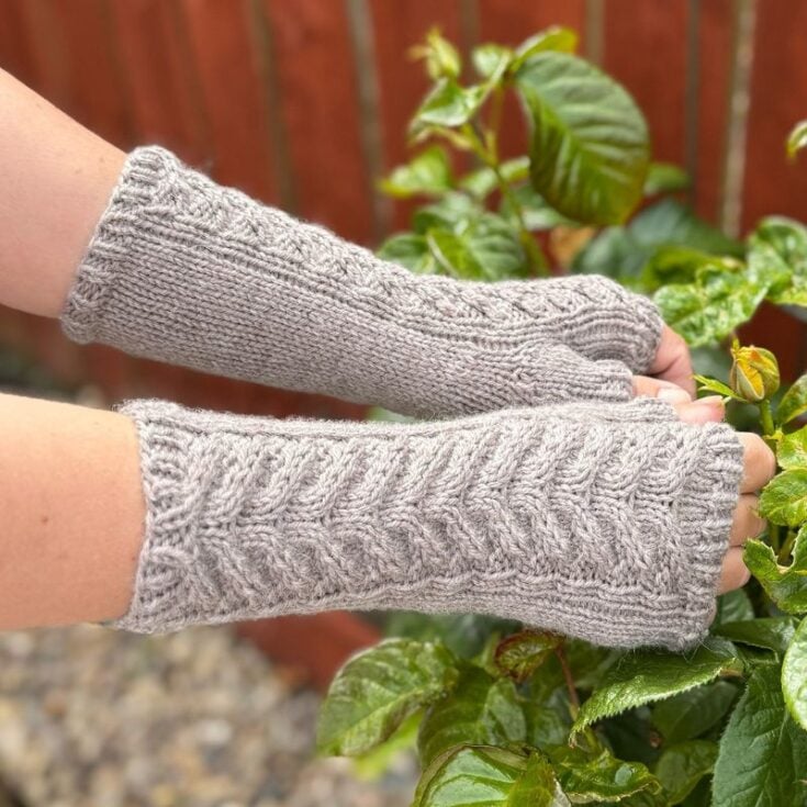 Image for Sassenach Chevron Mitts (Knitting Pattern)