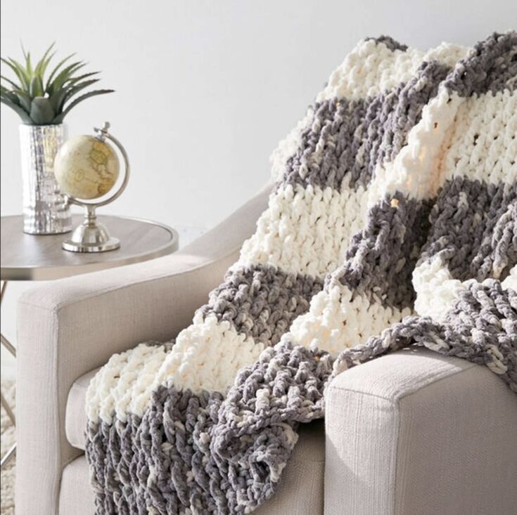 Super Chunky Crochet Blanket Pattern by Yarnspirations