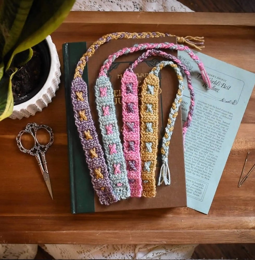29 Free Crochet Bookmark Patterns (Easy Ideas) - Handy Little Me