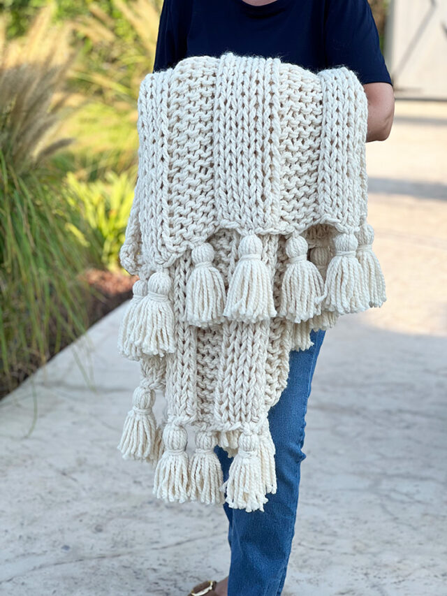 How To Make A Chunky Knit Blanket For Beginners - Handy Little Me