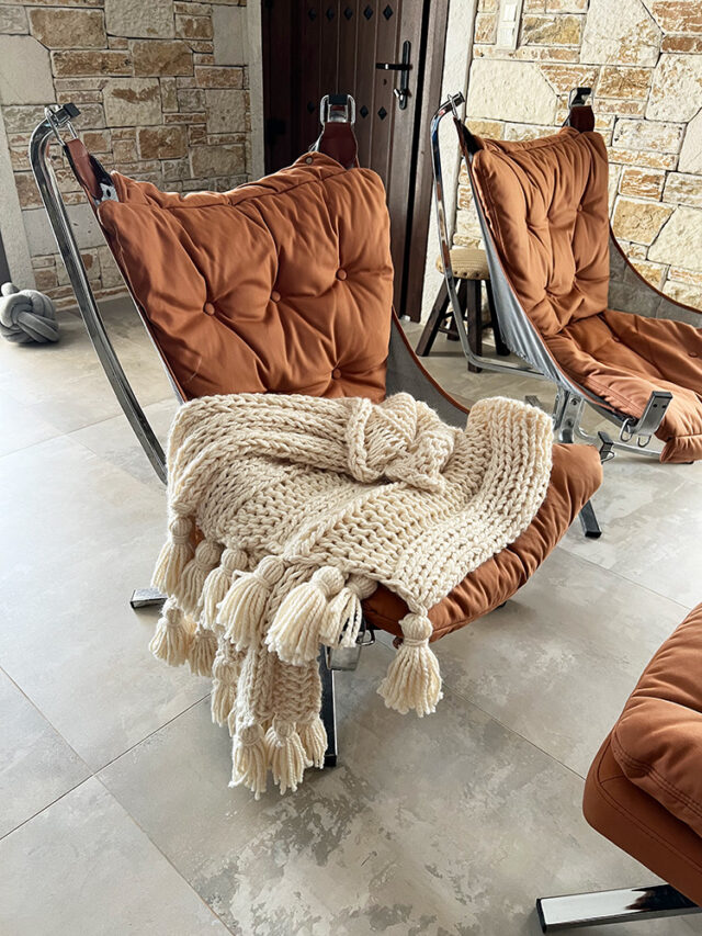 How To Make A Chunky Knit Blanket For Beginners - Handy Little Me