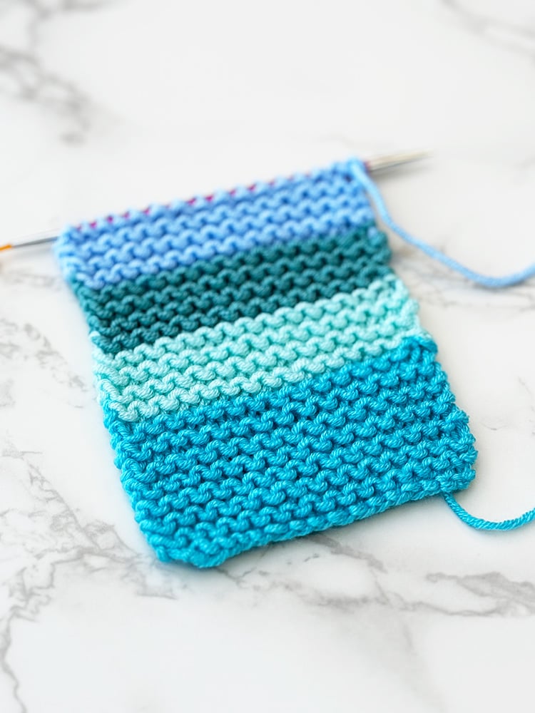 how to change yarn colors in knitting