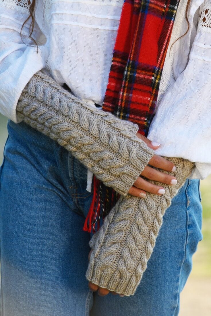 lallybroch-cable-mitts-feat-image